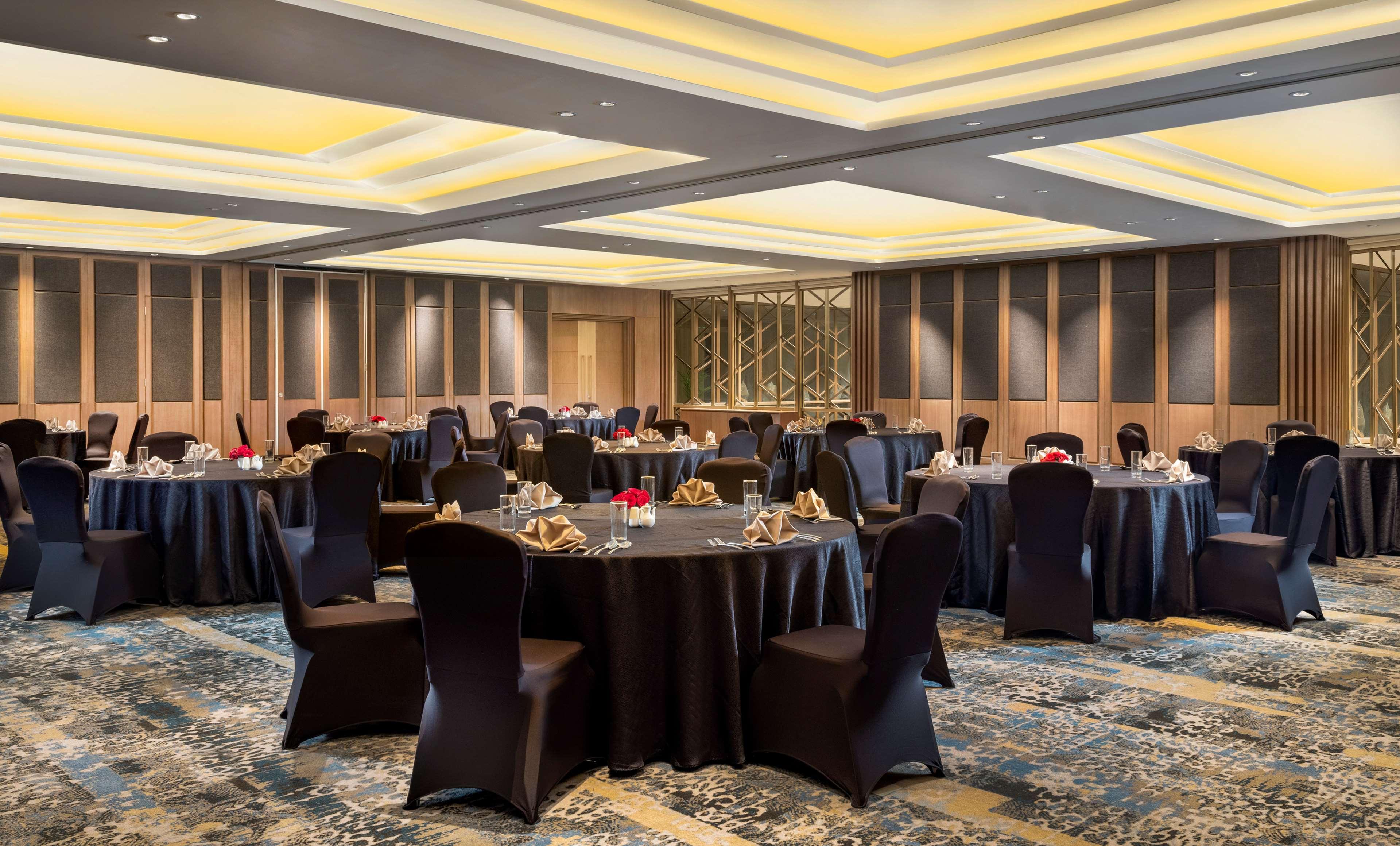 Doubletree By Hilton Surabaya Hotel Exterior photo