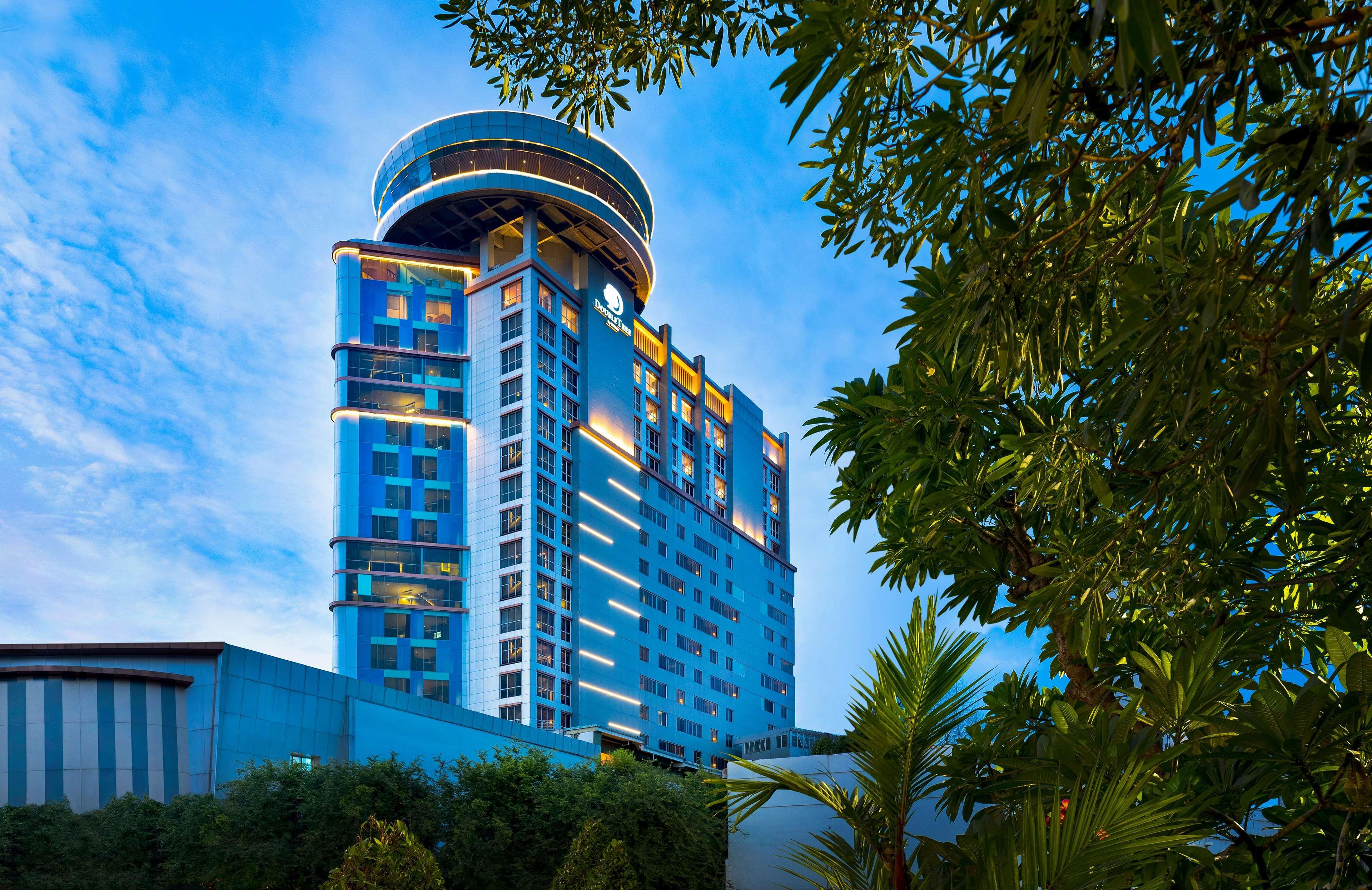 Doubletree By Hilton Surabaya Hotel Exterior photo