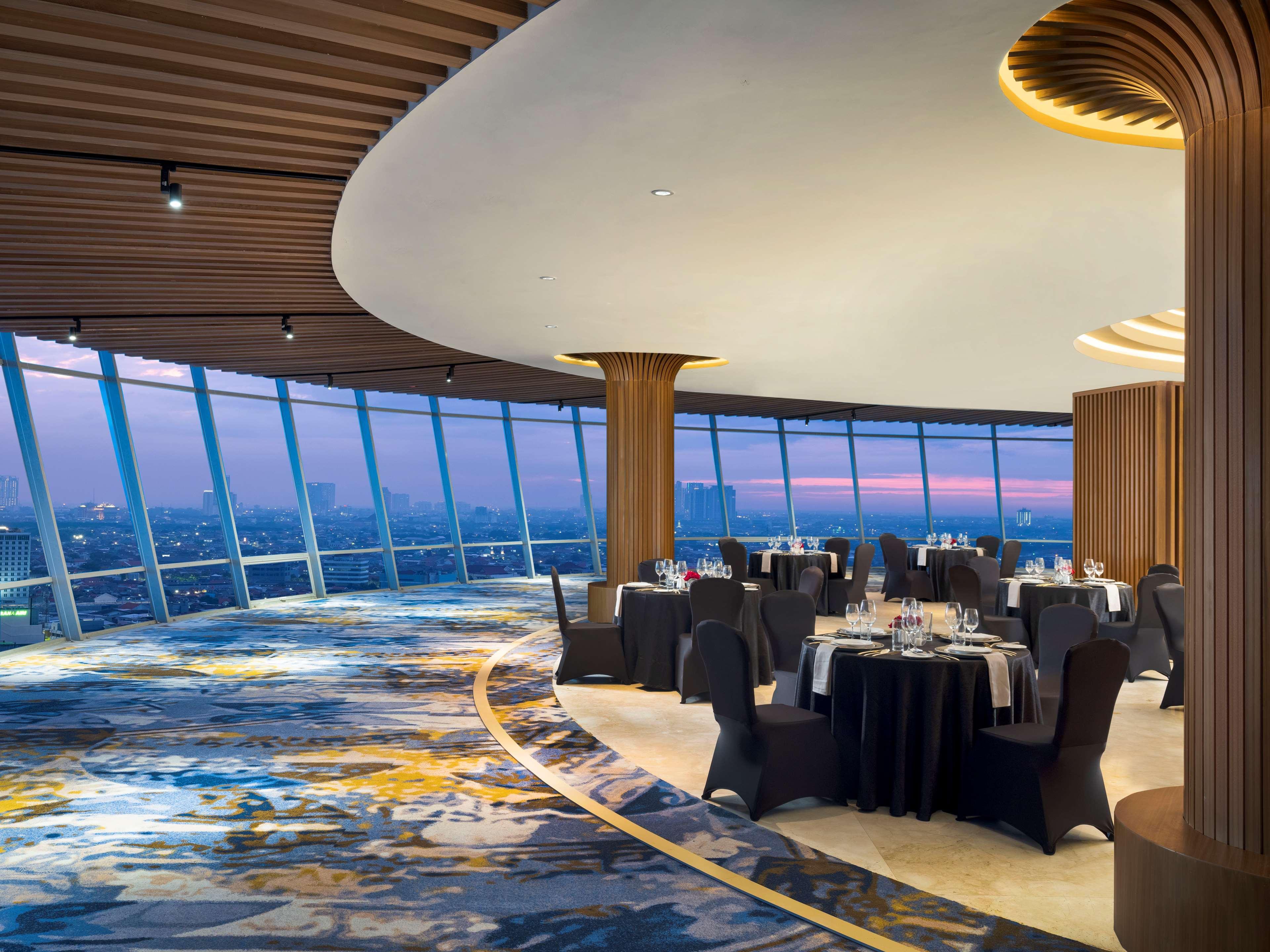 Doubletree By Hilton Surabaya Hotel Exterior photo