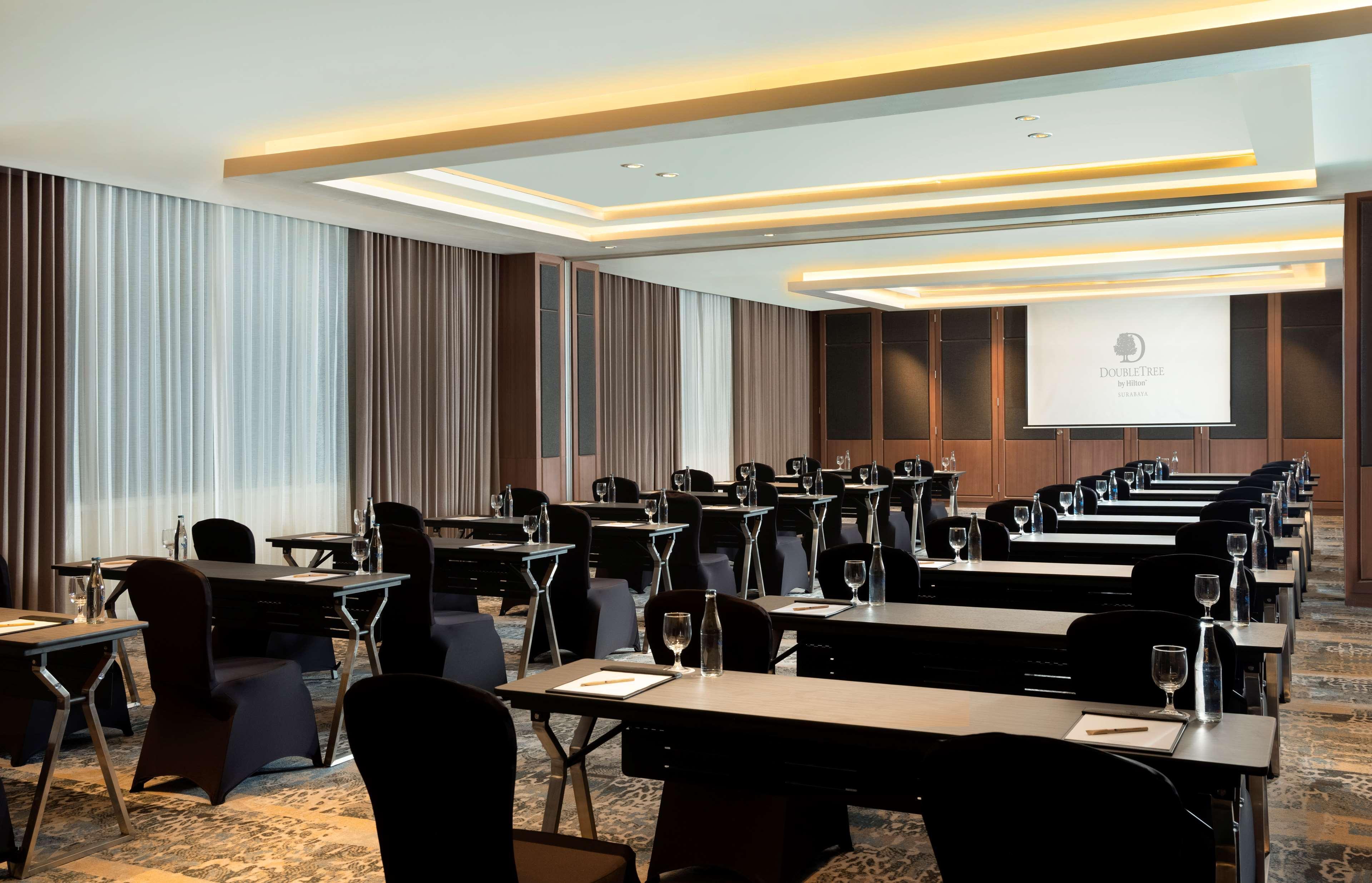 Doubletree By Hilton Surabaya Hotel Exterior photo